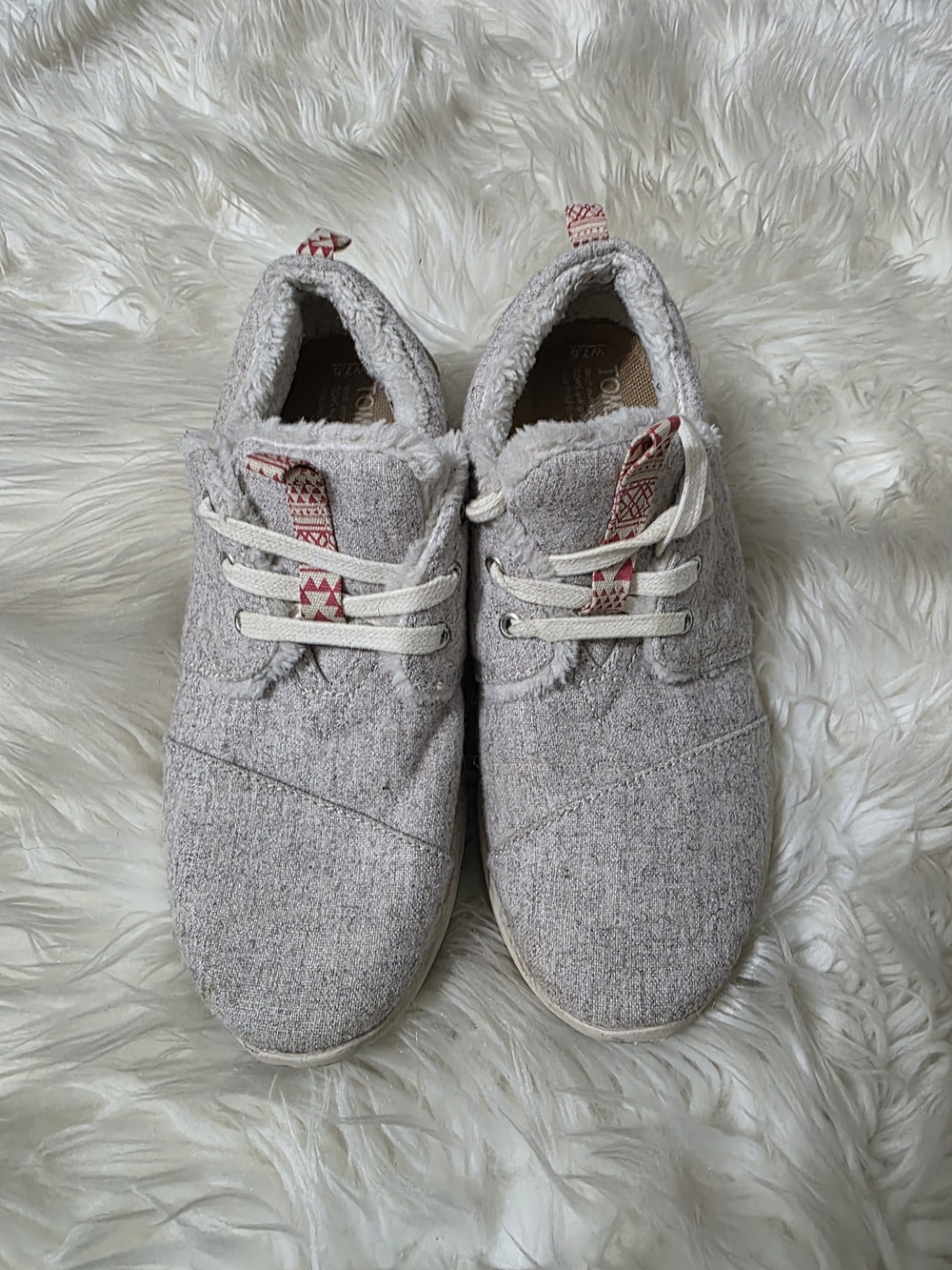 Toms Girls Slip-On Sneakers in Light Gray with Red Accent